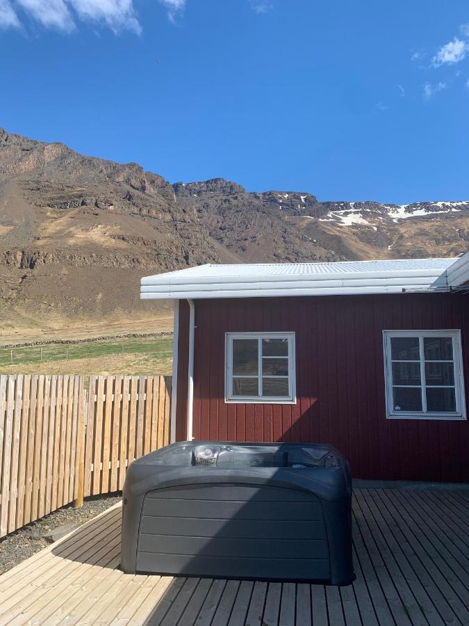 Hvammur 2 Guesthouse Red House بلونديوس المظهر الخارجي الصورة